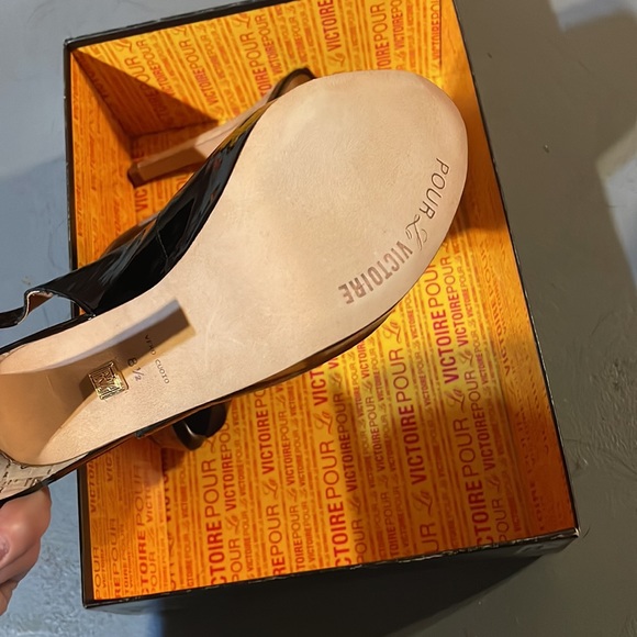 Black Open toed heels - Picture 3 of 6